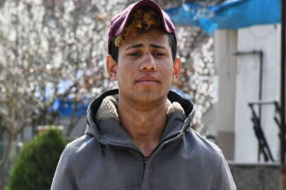 Yunan askeri göçmenin burnunu kırdı, parasını aldı