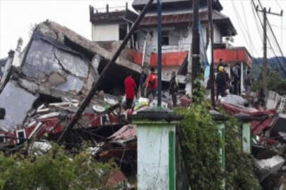 Endonezya'daki depremde ölenlerin sayısı 73'e yükseldi