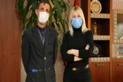 Türkiye'de yüz nakli meydana getirilen geçmiş ad bulunan Uğur Acar naklin 9. senesinde doktorlarıyla buluştu