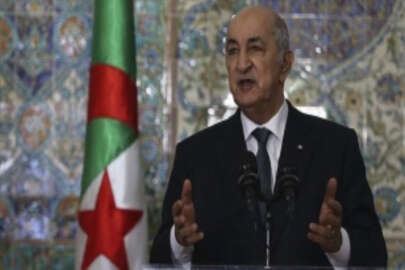 Cezayir'de Cumhurbaşkanı 48 saat içinde vadettiği kabine revizyonunu açıkladı