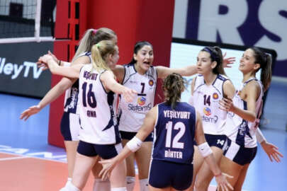 SİSTEM 9 YEŞİLYURT SPOR KULÜBÜ KADIN VOLEYBOL TAKIMIN BAŞARILARA KOŞUYOR