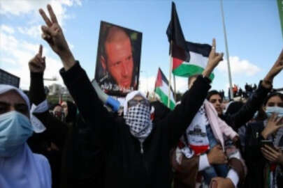İsrail vatandaşı binlerce Filistinli, Arap kentlerinde artan suç oranlarını protesto etti