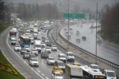 İstanbul'da yağmur trafik akışında yoğunluğa neden oluyor
