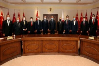 Milli Savunma Bakanı Akar, Avrupa'daki Türk dernek ve STK temsilcileriyle bir araya geldi