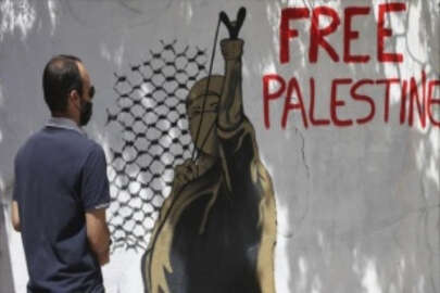 Yunan sanatçı Nemer, Filistin'e destek için grafiti yaptı