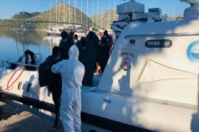 İzmir ve Muğla açıklarında Türk kara sularına itilen 43 sığınmacı kurtarıldı