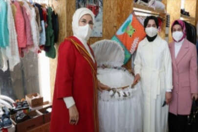 Emine Erdoğan, geliri Filistinli çocuklara bağışlanacak dönüşüm pazarını ziyaret etti
