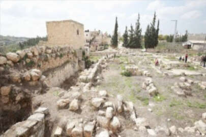 Filistin'deki Roma dönemine ait El-Murak Sarayı Yahudi yerleşimcilerin ihlallerine maruz kalıyo