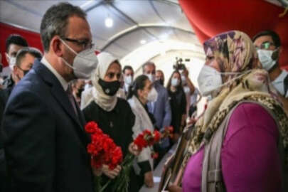 Gençlik ve Spor Bakanı Mehmet Muharrem Kasapoğlu, Diyarbakır annelerini ziyaret etti