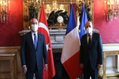 Dışişleri Bakanı Çavuşoğlu Fransız mevkidaşı Le Drian ile bir araya geldi
