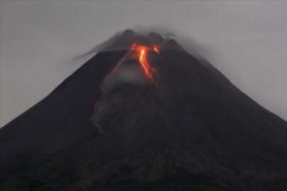 Endonezya'da Merapi Yanardağı'nda volkanik hareketlilik yaşandı
