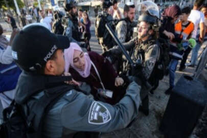 İsrail polisi fanatik Yahudileri protesto için toplanmak isteyen Filistinlilere saldırdı