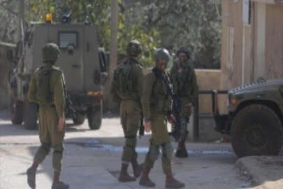 İsrail güçleri Batı Şeria ve Doğu Kudüs'te 25 Filistinliyi gözaltına aldı