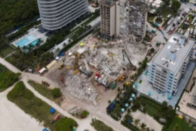 Miami'de çöken 13 katlı binada ölenlerin sayısı 20'ye çıktı
