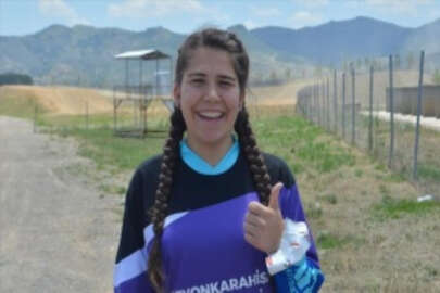 Irmak Yıldırım Motokros şampiyonasında Türkiye'yi temsil edecek ilk kadın olmanın gururunu yaşı