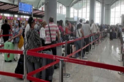 Bakan Karaismailoğlu: Bayramda yaklaşık 12 milyon biletli yolcu seyahat etti