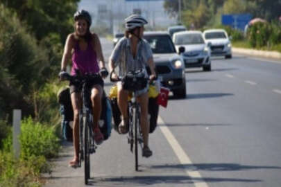 Avusturya’dan bisiklete yola çıkan 3 kadın bir ayda Türkiye'ye ulaştı