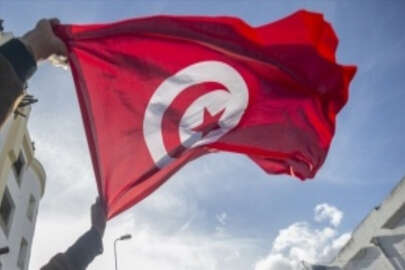 Tunus'un en büyük sendikası 'Cumhurbaşkanı'nın Anayasa'yı değiştirmesini' r
