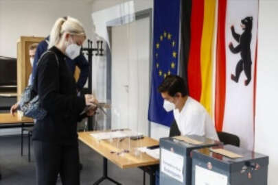 Almanya’daki genel seçimde sandık çıkış anketinde SPD az farkla önde görünüyor