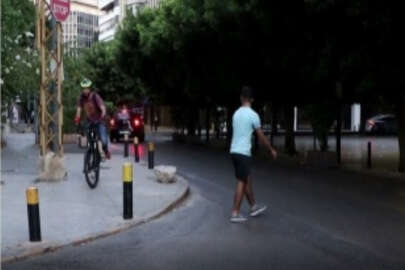 Lübnan'daki yakıt krizi nedeniyle halk ulaşım aracı olarak bisikleti tercih eder oldu