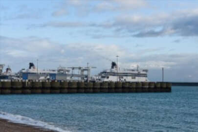 İngiliz limanında konteynırlar birikiyor