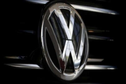 Volkswagen'in elektrikli otomobillerde rekabet için 30 bin çalışanının işine son vereceği iddia