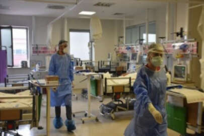 Kovid-19 servisindeki sağlık çalışanları hastaların aşı pişmanlığına şahitlik ediyor