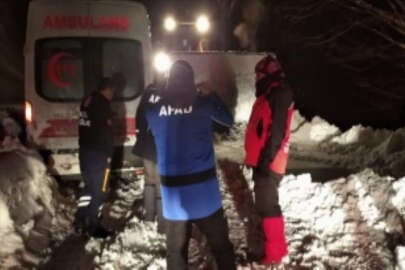 Tokat'ta yolu karla kapanan köydeki hasta için ekipler seferber oldu