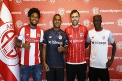 Antalyaspor, 4 yeni transfer için imza töreni düzenledi