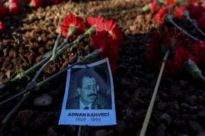 Eski Bakan Adnan Kahveci vefatının 29. yılında mezarı başında anıldı