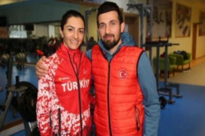 Balayını erteleyip milli takım kampına katıldılar