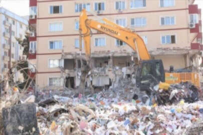 İzmir'deki depremde enkaz altından çıkarılan kadınların adalet çağrısı