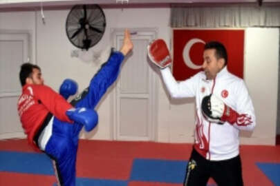 Kick boks antrenörü Adem Ayten 'sporcu fabrikası' gibi çalışıyor