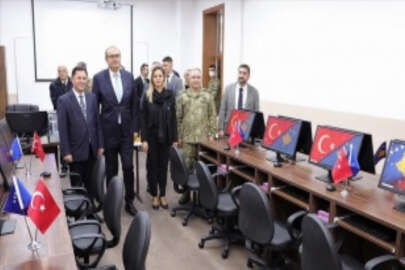 Türk askerinden Kosova'da eğitime destek