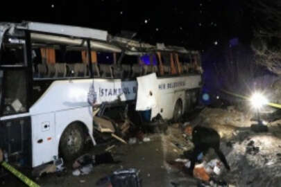 Çankırı'da otobüsün devrilmesi sonucu 2 kişi öldü, 3'ü ağır 27 kişi yaralandı