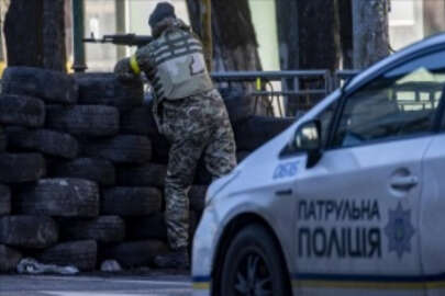 Rus askerlerinin girmeye çalıştığı Kiev sokakları gece boyu çatışmalara sahne oldu