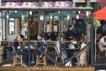 Fransa’da bazı kapalı alanlarda maske zorunluluğu kalktı