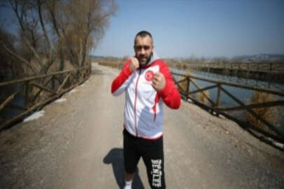Milli boksör Ali Eren Demirezen, dünya şampiyonluğu için 'Termal Köy'de çalışıyor