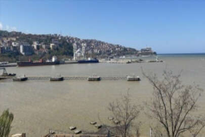 Zonguldak'ta sağanağın ardından denizin rengi değişti