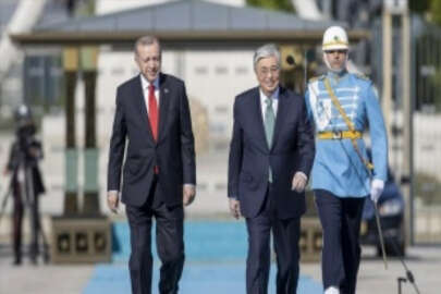 Cumhurbaşkanı Erdoğan, Kazakistan Cumhurbaşkanı Tokayev'i resmi törenle karşıladı