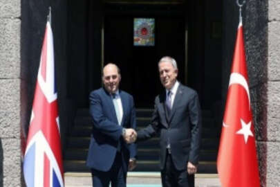Milli Savunma Bakanı Akar, İngiltere Savunma Bakanı Wallace ile bir araya geldi