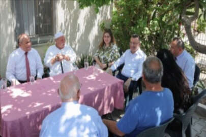Cumhurbaşkanı Yardımcısı Oktay, KKTC'li aileyi evinde ziyaret etti