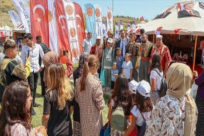 Malazgirt Zaferi'nin 951. yıl dönümü etkinlikleri Ahlat'ta yoğun katılımla sürüyor
