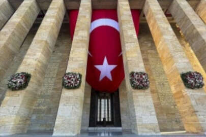MSB'den Anıtkabir'in yorulmaz koruyucuları "saygı nöbetçileri" paylaşımı