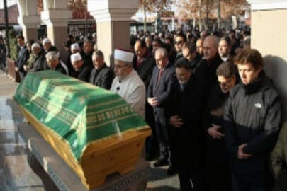 Almanya'da vefat eden yazar Yaşar Kaplan son yolculuğuna uğurlandı