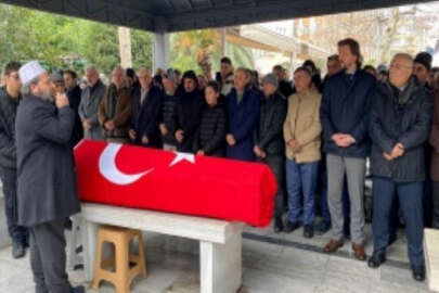 Deprem bölgesine giderken havalimanı yolunda kaza geçiren gönüllü hayatını kaybetti