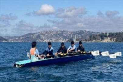 İstanbul Boğazı'nın serin suları kano meraklılarını ağırlıyor