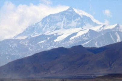 Nepalli dağcı 26. kez Everest’e tırmanarak zirve rekorunu egale etti