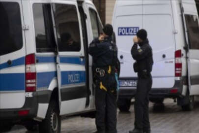 Alman polisi Sabah Avrupa gazetesinin ofisini bastı, iki gazeteciyi gözaltına aldı