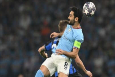 UEFA Şampiyonlar Ligi kupası İlkay Gündoğan'ın ellerinde yükseldi